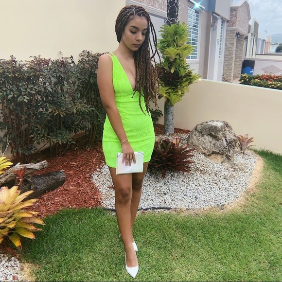 Neon lace dress - Picture 2 of 3